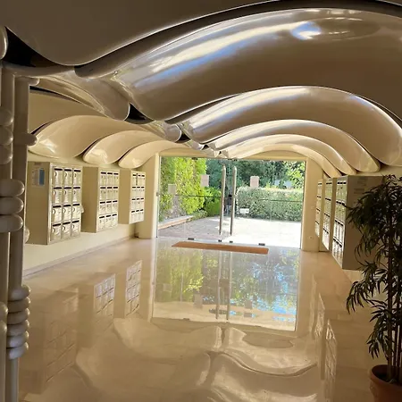 Vue Et Piscine 4 Personnes *
